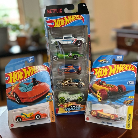 Hotwheels Other - Hot Wheels City Car Bundle–Deora II,Street Weiner+5-Pack(Netflix Let’s Race)